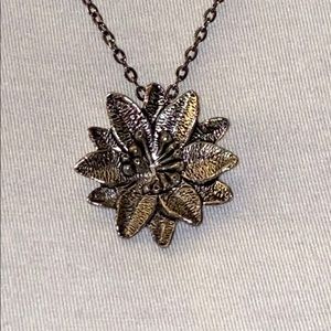 🧚🏻‍♀️ 5/$40! 🧚🏻‍♀️ Sunflower necklace